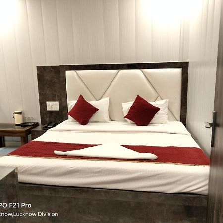 Hotel Kbs Lucknow Bagian luar foto