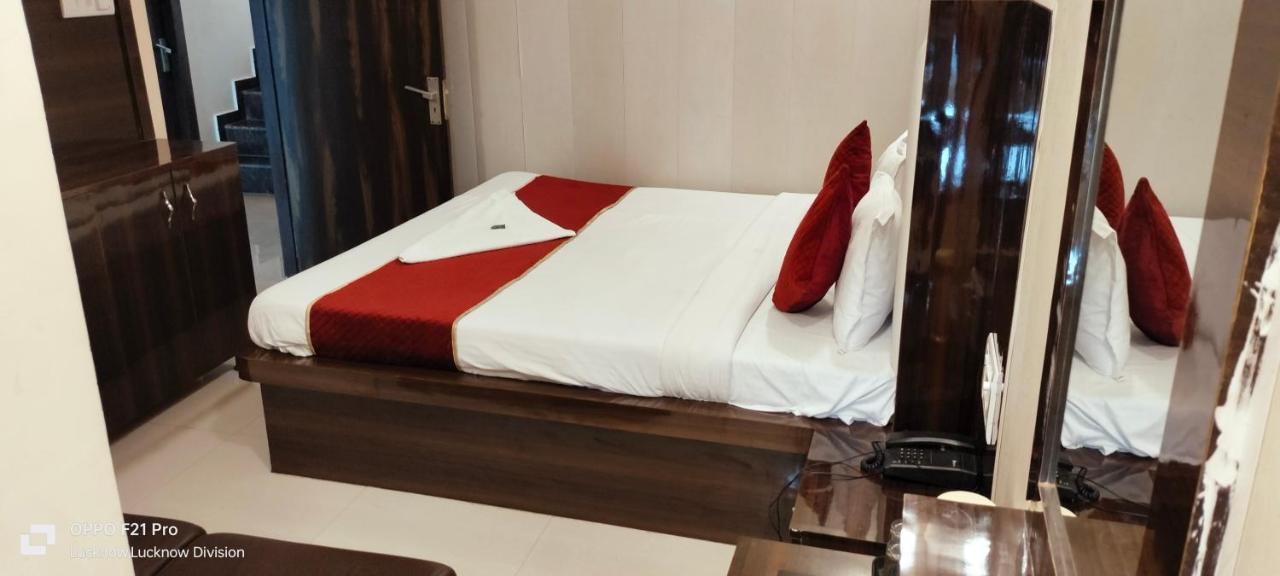 Hotel Kbs Lucknow Bagian luar foto