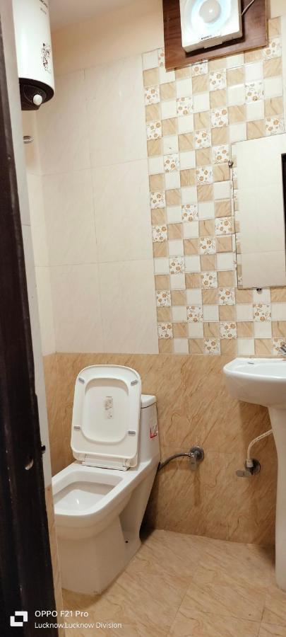 Hotel Kbs Lucknow Bagian luar foto