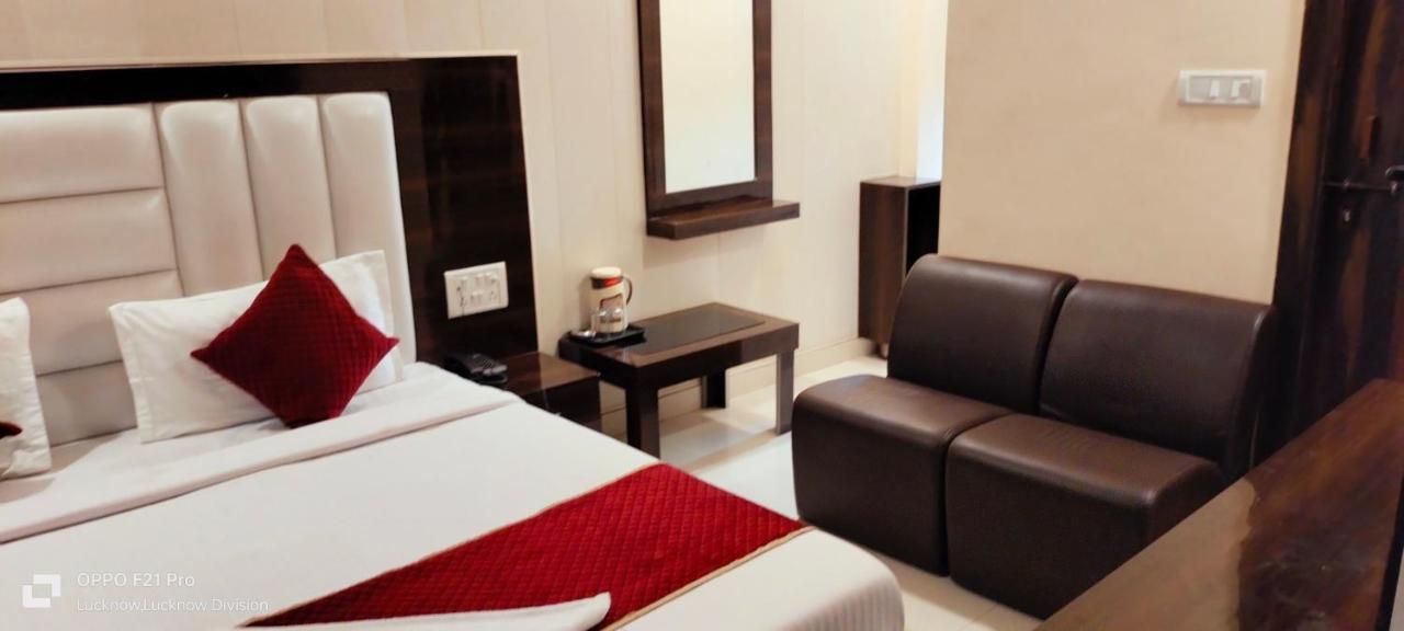 Hotel Kbs Lucknow Bagian luar foto