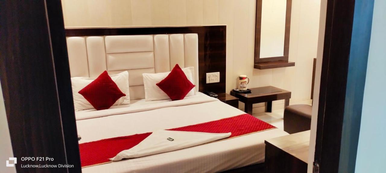 Hotel Kbs Lucknow Bagian luar foto