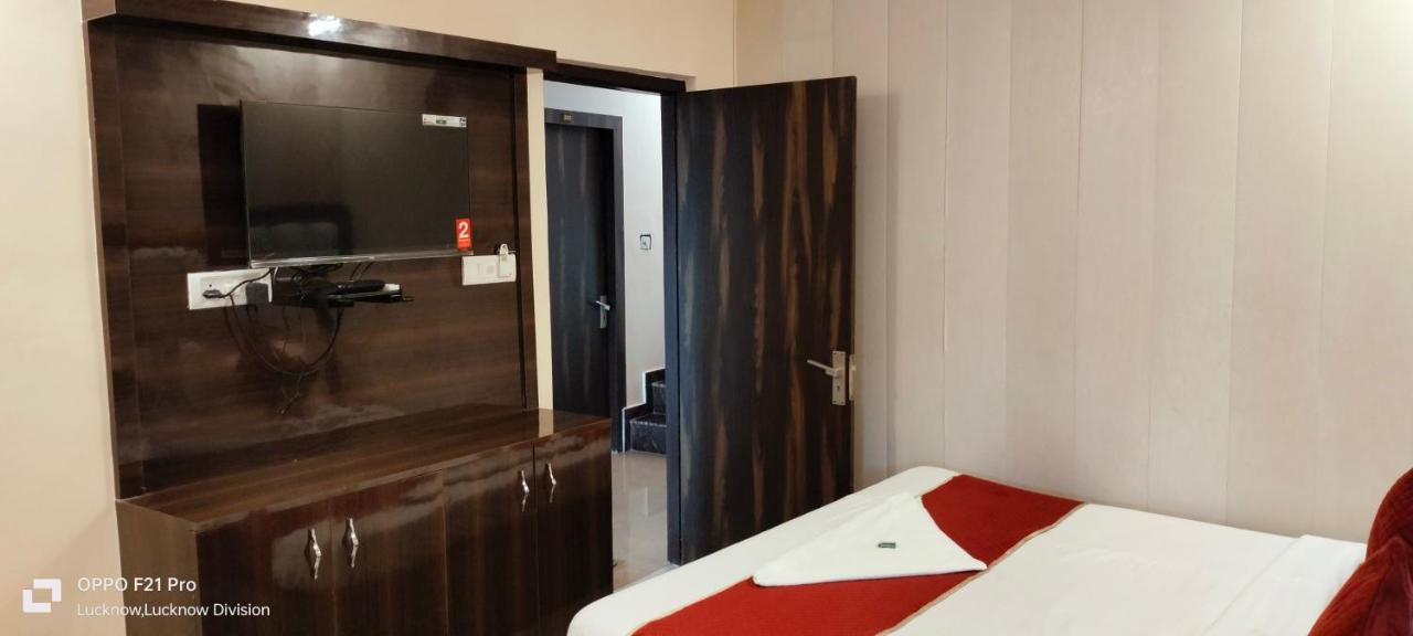 Hotel Kbs Lucknow Bagian luar foto
